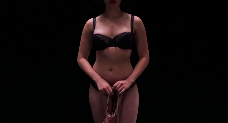 Scarlett Johansson en "Under the Skin" (Debajo de la piel), de Jonathan Frazer, no estrenada en Argentina por razones incomprensibles.