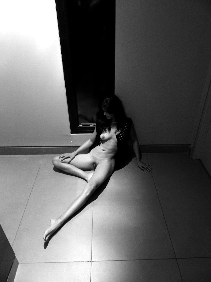 AMILCAR MORETTI. Modelo: Rawina Prieto. Viernes 18 de setiembre del 2015. Pasillos del quinti piso del Hotel Babel Suites de San Telmo, de Buenos Aires. Argentina. 
